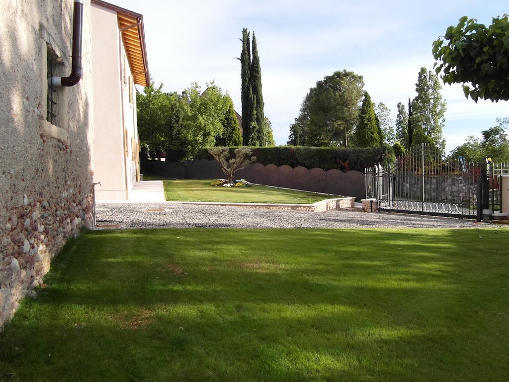 Cortecoraman Sommacampagna Buitenkant foto