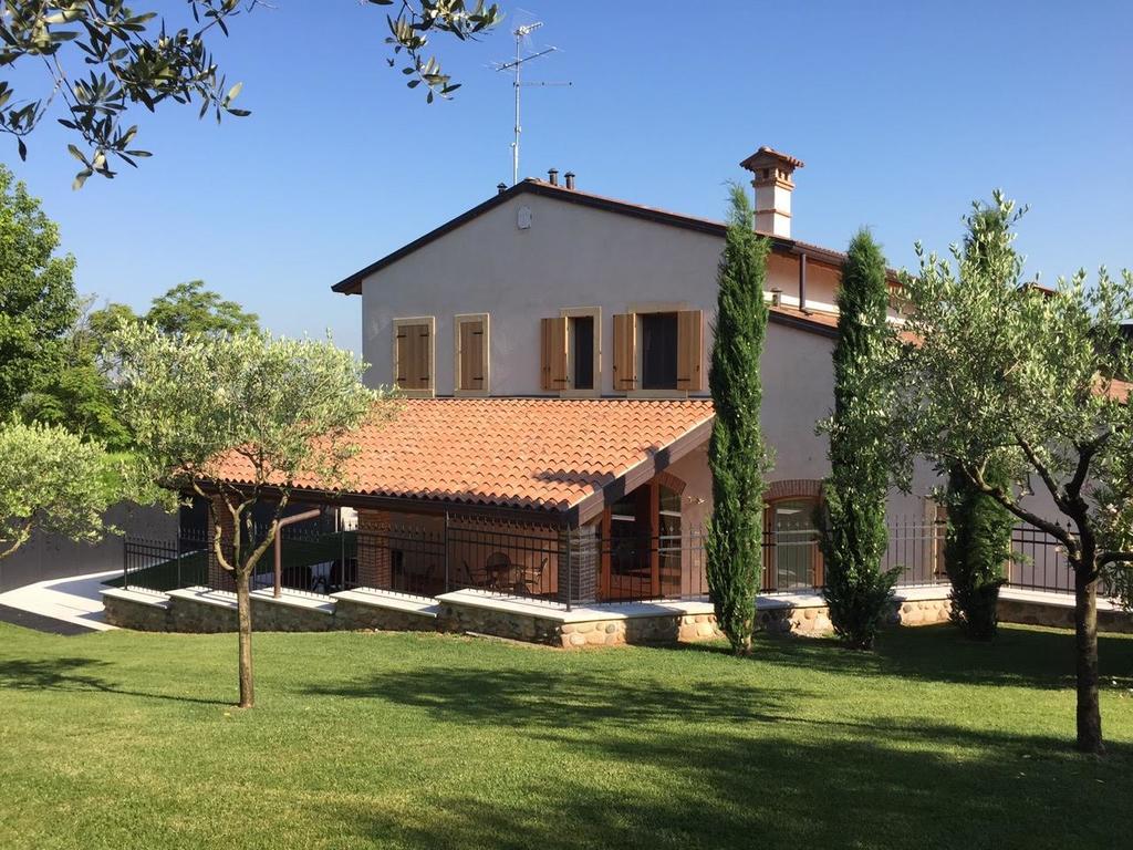 Cortecoraman Sommacampagna Buitenkant foto