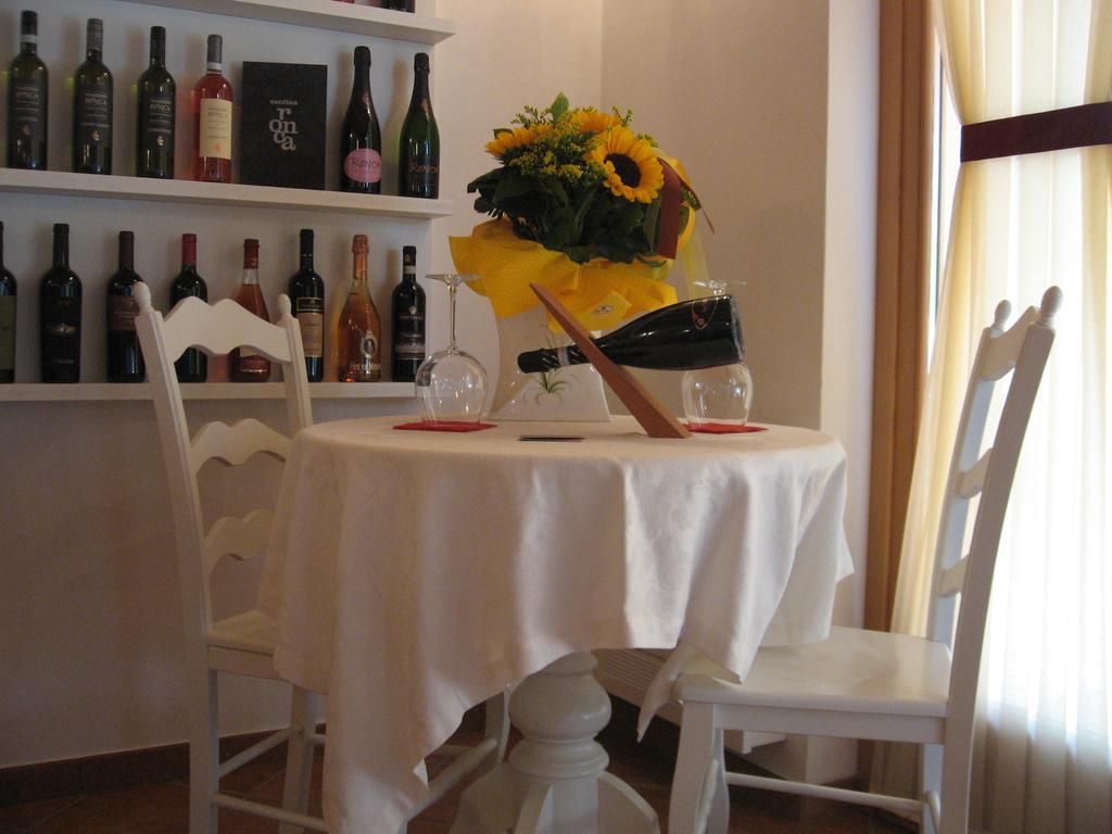 Cortecoraman Sommacampagna Buitenkant foto